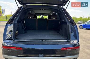 Внедорожник / Кроссовер Audi Q7 2017 в 