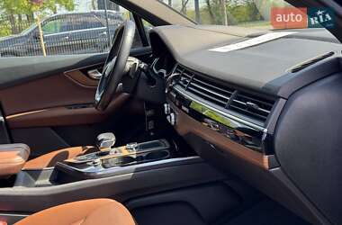 Внедорожник / Кроссовер Audi Q7 2017 в 