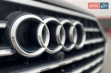 Позашляховик / Кросовер Audi Q7 2018 в 