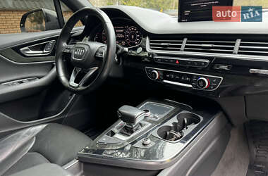 Внедорожник / Кроссовер Audi Q7 2016 в 