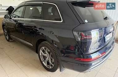 Внедорожник / Кроссовер Audi Q7 2015 в 