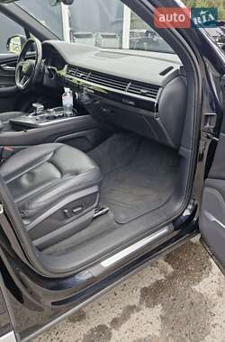 Внедорожник / Кроссовер Audi Q7 2016 в 