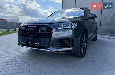 Внедорожник / Кроссовер Audi Q7 2021 в 