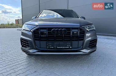 Внедорожник / Кроссовер Audi Q7 2021 в 