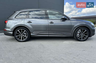 Внедорожник / Кроссовер Audi Q7 2021 в 