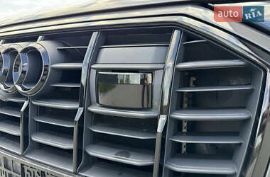 Внедорожник / Кроссовер Audi Q7 2021 в 