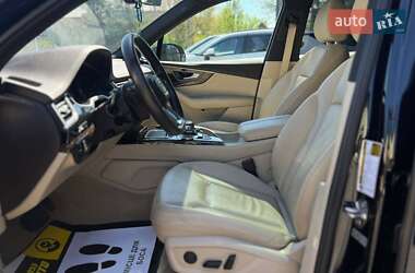Внедорожник / Кроссовер Audi Q7 2016 в 