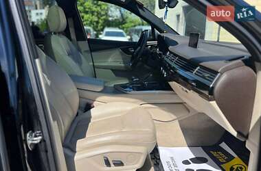Внедорожник / Кроссовер Audi Q7 2016 в 