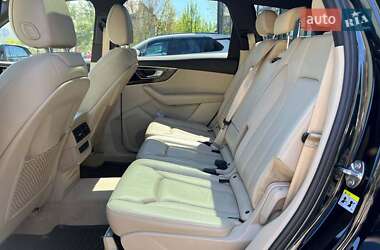 Внедорожник / Кроссовер Audi Q7 2016 в 