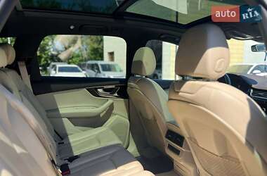 Внедорожник / Кроссовер Audi Q7 2016 в 