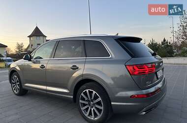 Внедорожник / Кроссовер Audi Q7 2016 в 