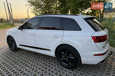 Внедорожник / Кроссовер Audi Q7 2017 в 