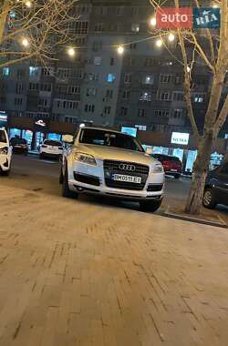 Позашляховик / Кросовер Audi Q7 2007 в 