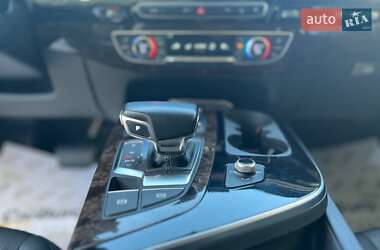Внедорожник / Кроссовер Audi Q7 2016 в 