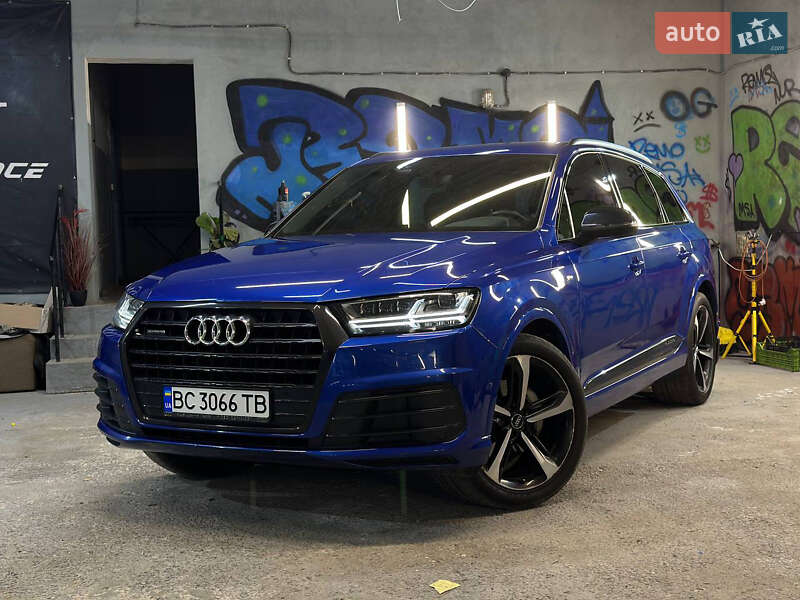 Внедорожник / Кроссовер Audi Q7 2017 в 
