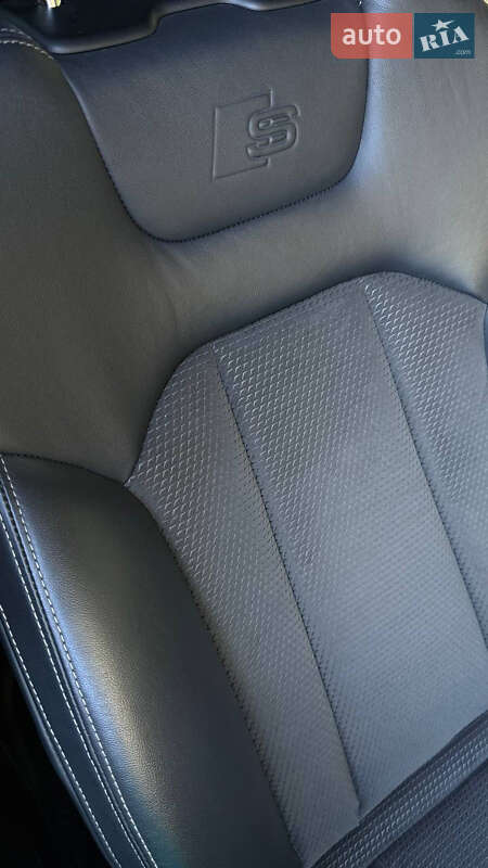 Позашляховик / Кросовер Audi Q7 2020 в Ужгороді