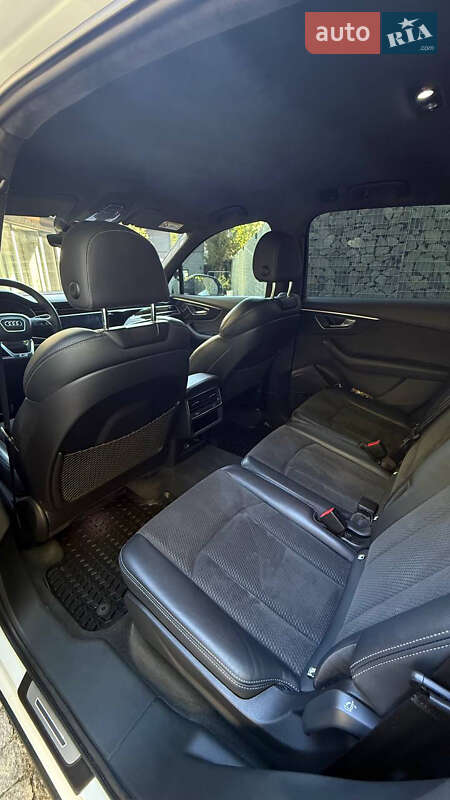 Позашляховик / Кросовер Audi Q7 2020 в Ужгороді