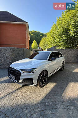 Внедорожник / Кроссовер Audi Q7 2020 в 