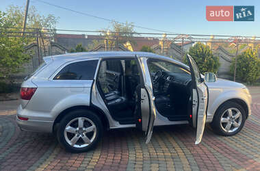 Позашляховик / Кросовер Audi Q7 2011 в 