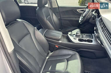 Внедорожник / Кроссовер Audi Q7 2018 в 