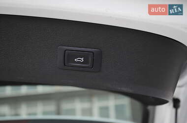 Позашляховик / Кросовер Audi Q7 2015 в 