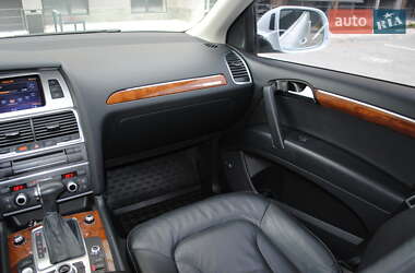 Позашляховик / Кросовер Audi Q7 2015 в 