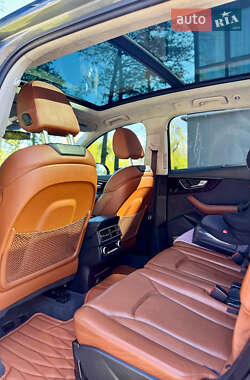 Внедорожник / Кроссовер Audi Q7 2016 в 