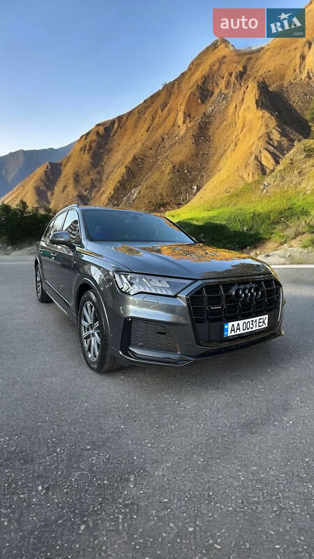 Внедорожник / Кроссовер Audi Q7 2020 в 