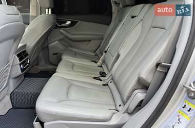 Позашляховик / Кросовер Audi Q7 2016 в 