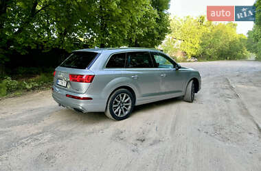 Внедорожник / Кроссовер Audi Q7 2016 в 