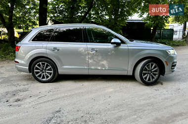 Внедорожник / Кроссовер Audi Q7 2016 в 