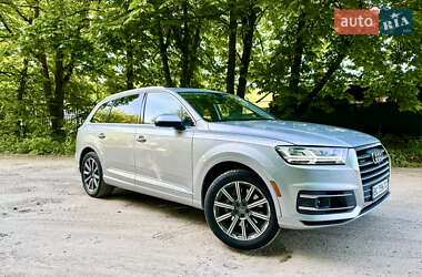 Внедорожник / Кроссовер Audi Q7 2016 в 