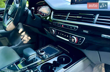 Внедорожник / Кроссовер Audi Q7 2016 в 