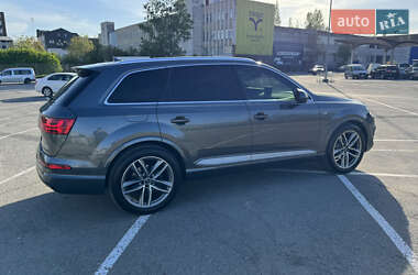 Внедорожник / Кроссовер Audi Q7 2016 в 