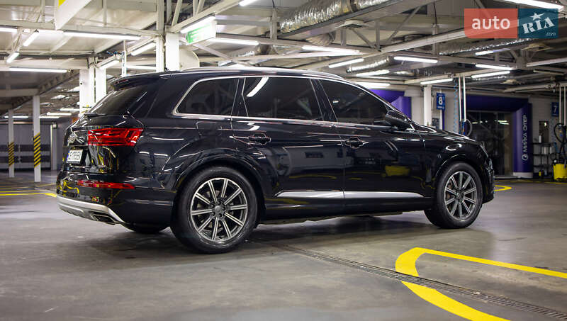 Позашляховик / Кросовер Audi Q7 2015 в Чернівцях