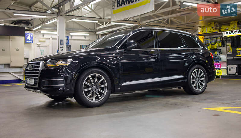 Позашляховик / Кросовер Audi Q7 2015 в Чернівцях