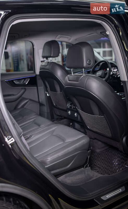 Позашляховик / Кросовер Audi Q7 2015 в Чернівцях