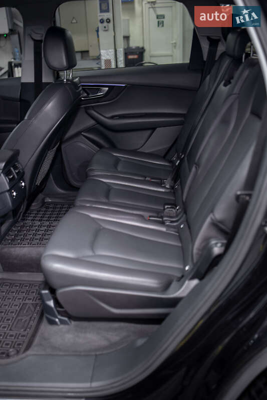 Позашляховик / Кросовер Audi Q7 2015 в Чернівцях