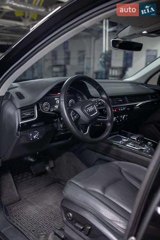 Позашляховик / Кросовер Audi Q7 2015 в Чернівцях