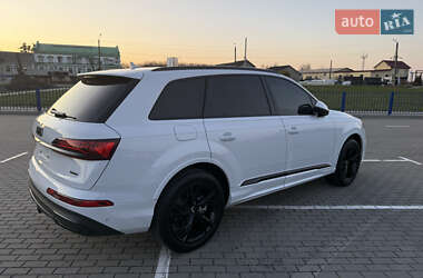 Позашляховик / Кросовер Audi Q7 2020 в 