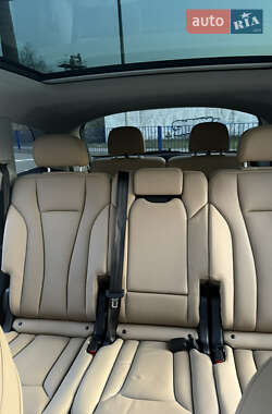 Позашляховик / Кросовер Audi Q7 2020 в 