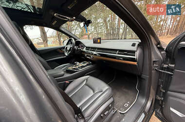 Внедорожник / Кроссовер Audi Q7 2016 в 