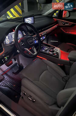 Внедорожник / Кроссовер Audi Q7 2016 в 