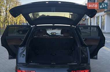 Позашляховик / Кросовер Audi Q7 2016 в 