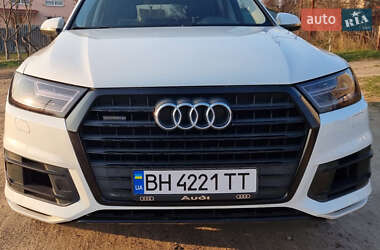 Позашляховик / Кросовер Audi Q7 2018 в 