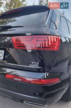 Внедорожник / Кроссовер Audi Q7 2016 в 