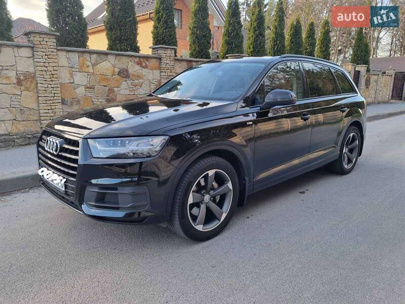 Внедорожник / Кроссовер Audi Q7 2016 в 