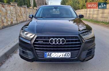 Внедорожник / Кроссовер Audi Q7 2016 в 