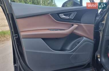 Внедорожник / Кроссовер Audi Q7 2016 в 