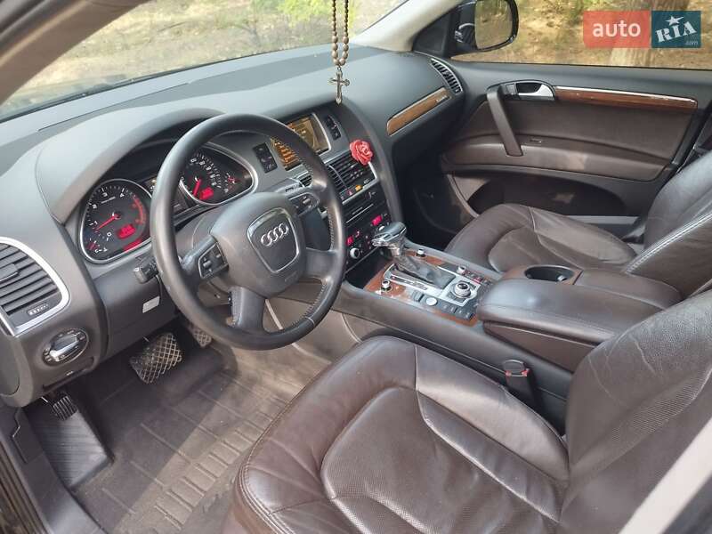 Позашляховик / Кросовер Audi Q7 2010 в Охтирці